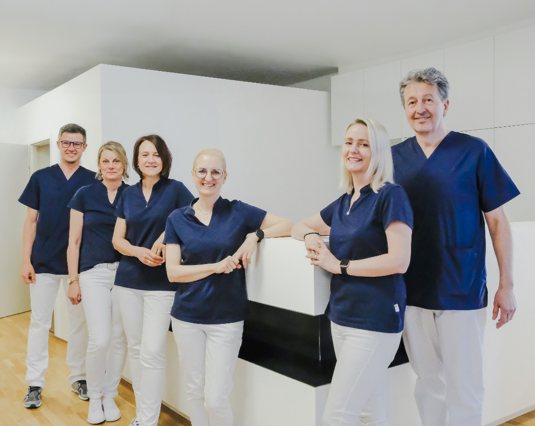 Das Team der Hautarztpraxis Dr. Peter Seiringer: Freundliches und kompetentes Fachpersonal in moderner Praxisumgebung. Professionelle Betreuung in den Bereichen Dermatologie, ästhetische Medizin und Hautgesundheit.